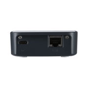 Boîtier noir en plastique avec port d’alimentation USB-C et prise réseau LAN pour connexion de données