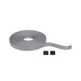 Gråt tekstilbånd med fin struktur og to sorte endestykker til alsidig fastgørelse