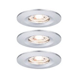 Drie witte metalen inbouwspots met warm wit licht voor moderne binnenverlichting