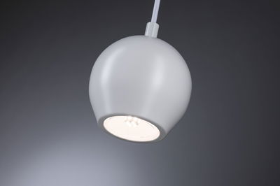 Weiße LED-Pendelleuchte aus Metall mit rundem Design für moderne Innenbeleuchtung