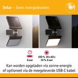 Zwarte solar buitenlamp met bewegingssensor en USB-C oplaadmogelijkheid voor energiezuinige verlichting