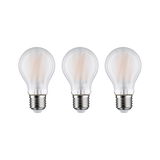 Drie klassieke gloeilampen met helder glas en metalen fitting voor energiezuinige verlichting