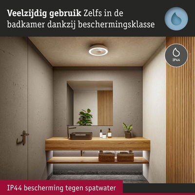 Moderne badkamer met houten wastafelmeubel en IP44 plafondlamp met spatwaterbescherming