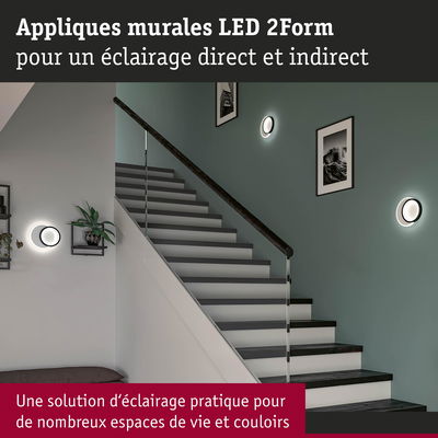 Appliques murales LED 2Form blanches pour éclairage direct et indirect dans un escalier