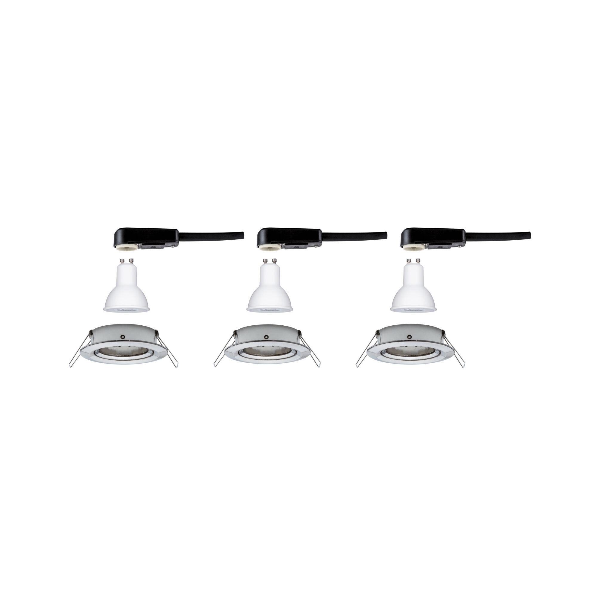 Drei weiße GU10 LED-Leuchtmittel mit schwarzen Steckern und silbernen Einbaurahmen für LED-Spots.