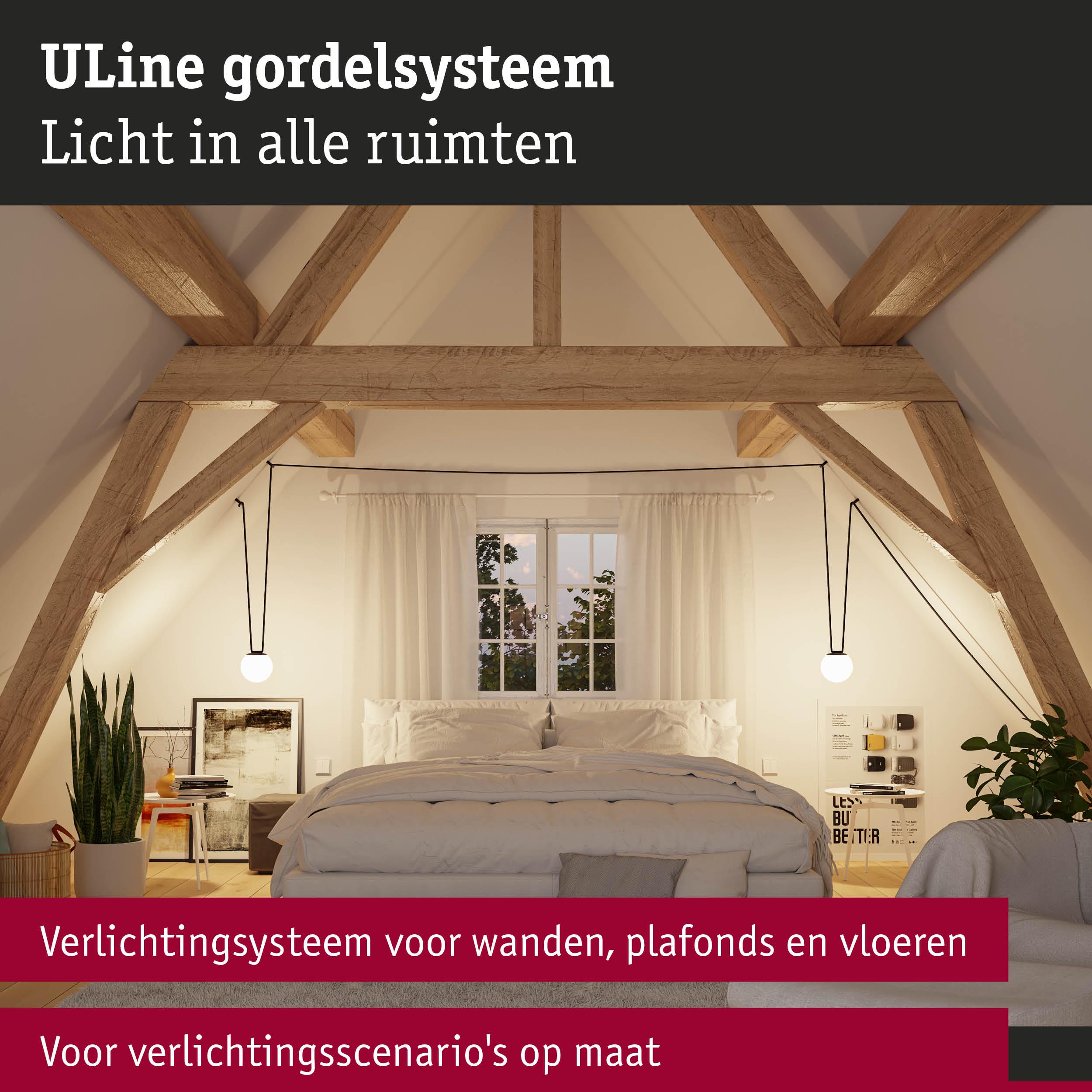 ULine gordelsysteem met verlichting in sfeervolle slaapkamer met houten balken en witte muren