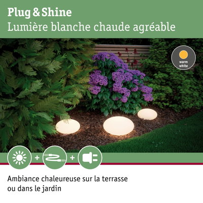 Lampes LED blanches Plug & Shine dans le jardin avec lumière blanche chaude pour terrasse extérieure