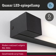 Quasar LED-spiegellamp matzwart met IP44 bescherming en gesatineerde acrylkap voor badkamer.