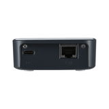 Zwart elektronisch apparaat met USB-C en LAN-poort voor netwerkverbinding en stroomvoorziening