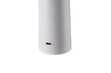 Weißes zylindrisches Gerät mit USB-C Anschluss, modernes minimalistisches Design für Technikzubehör