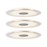 Drei runde LED-Deckenleuchten mit weißem Diffusor und silbernem Rand für moderne Raumbeleuchtung