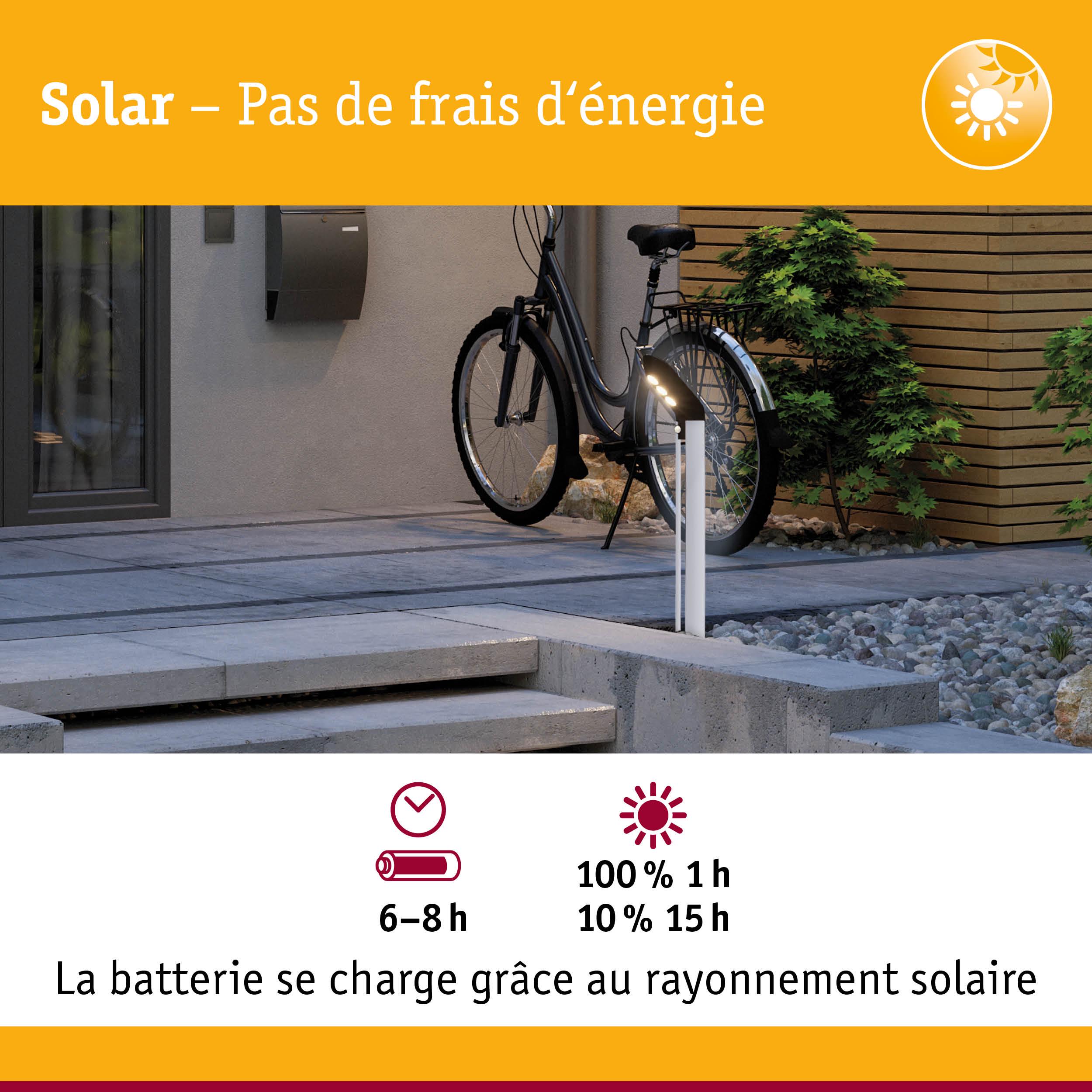 Lanterne extérieure LED solaire blanche à côté d’un vélo devant une maison moderne