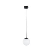 Moderne Pendelleuchte mit weißem Glas und schwarzem Metall, minimalistisches Design für Wohnräume.