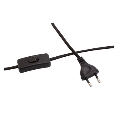 Schwarzes Stromkabel mit Kippschalter und Euro-Stecker für elektrische Geräte und Beleuchtung
