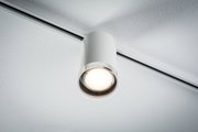 Weißer Deckenstrahler aus Metall mit LED-Licht an Schienensystem für moderne Innenbeleuchtung