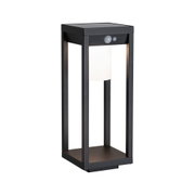 Zwarte metalen buitenstaande lamp met bewegingssensor en witte kap voor tuinverlichting