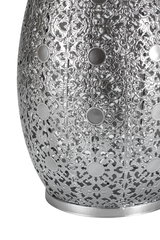 Dekorativer silberner Metall-Lampenschirm mit filigranem Muster für stimmungsvolle Beleuchtung