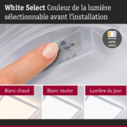 Doigt réglant le sélecteur White Select sur lampe LED pour choisir lumière blanc chaud, neutre ou jour