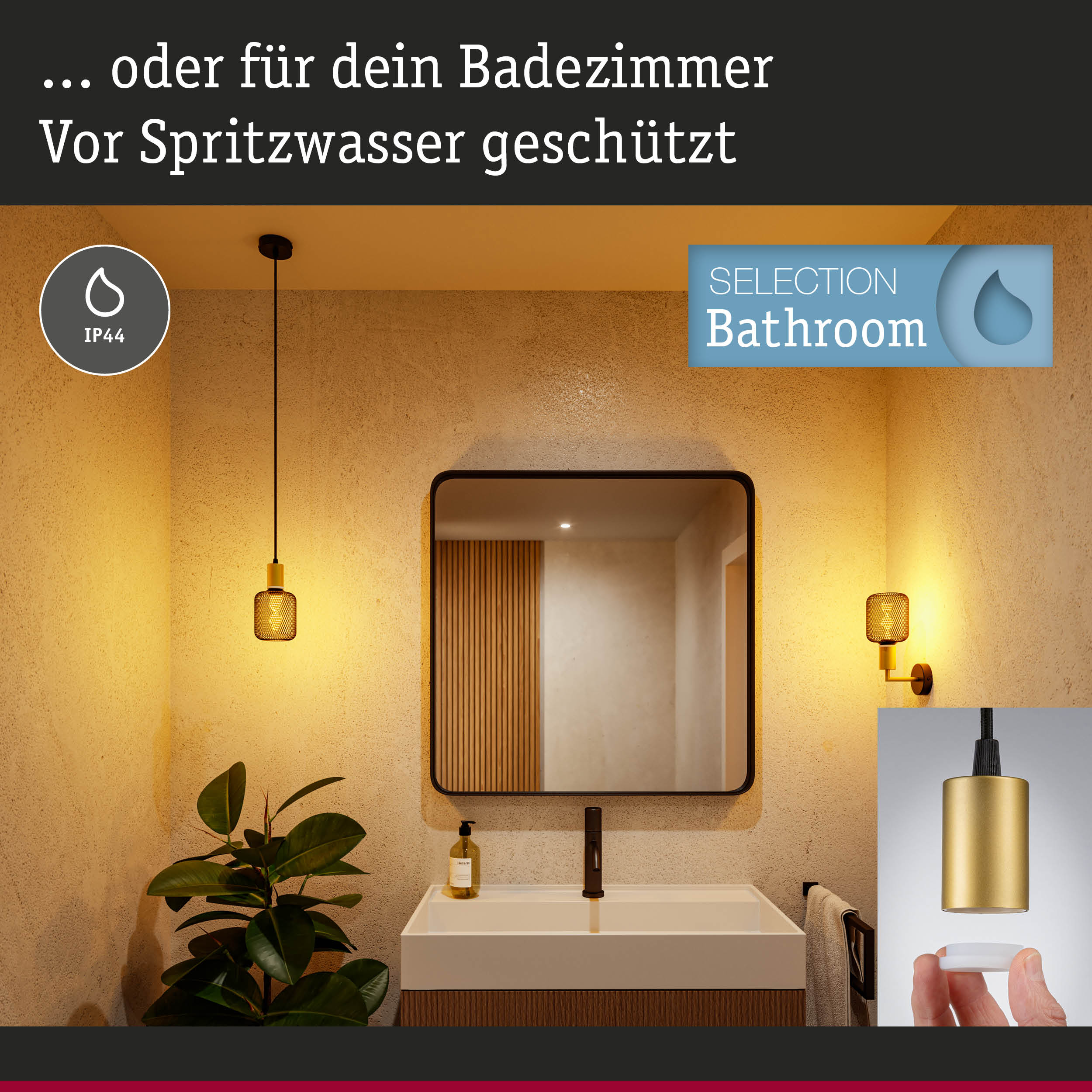 Modernes Badezimmer mit IP44 geschützter goldener Pendelleuchte und rechteckigem Spiegel