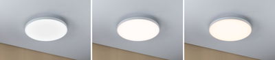 Drei weiße runde LED-Deckenleuchten mit dimmbarer Lichtintensität in modernem Raum.