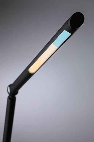 Schwarze LED-Schreibtischlampe mit einstellbarer Farbtemperatur von warmweiß bis kaltweiß