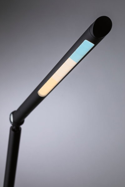 Zwarte LED-bureaulamp met instelbare kleurtemperatuur van warmwit tot koelwit licht
