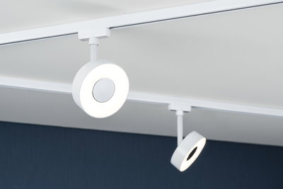 Weiße LED-Deckenschiene mit zwei runden, dimmbaren Leuchten für moderne Innenbeleuchtung.