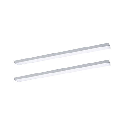 To slanke LED-underbyggelys i sølv aluminium til moderne køkkenbelysning.