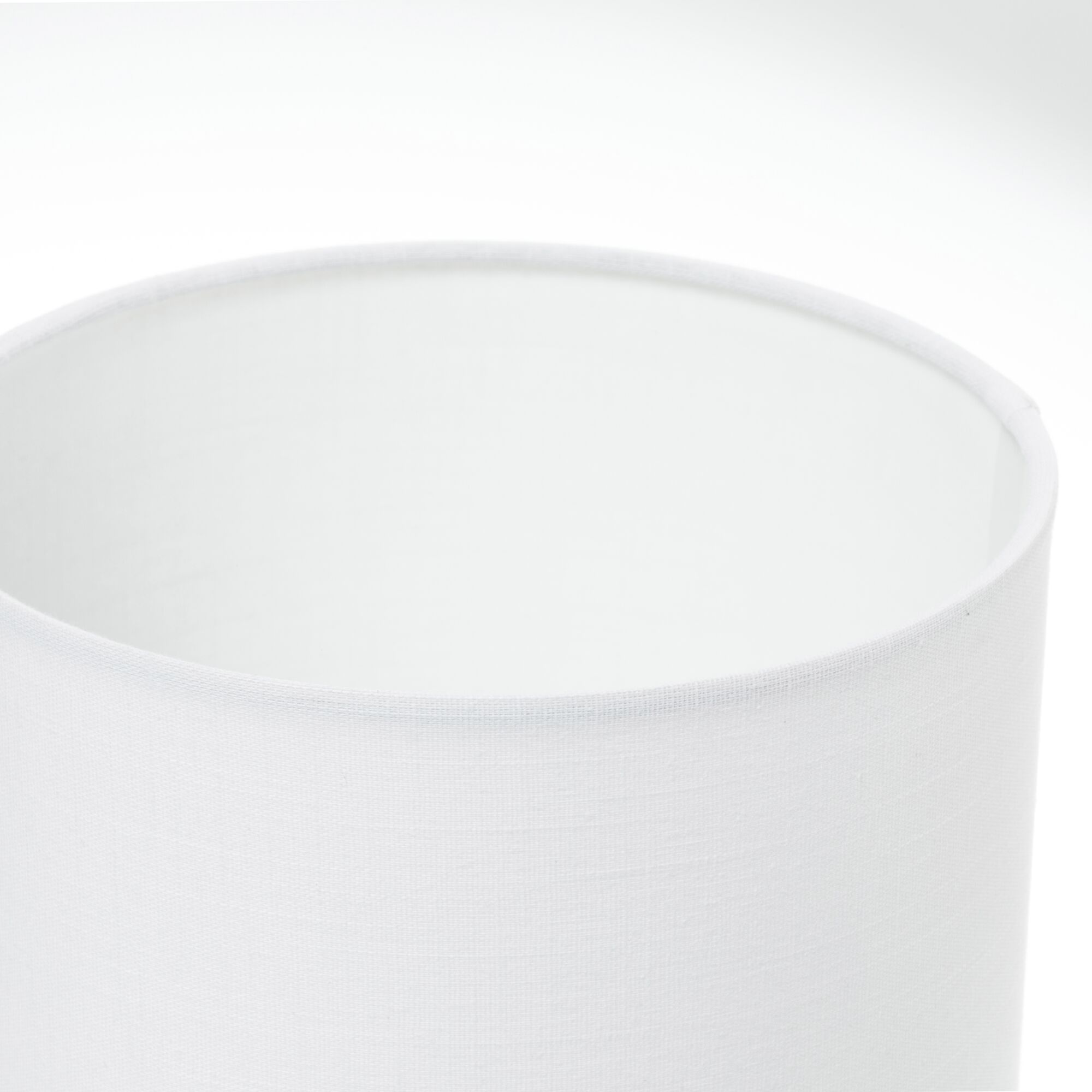Witte stoffen lampenkap met fijne structuur voor moderne verlichtingsoplossingen