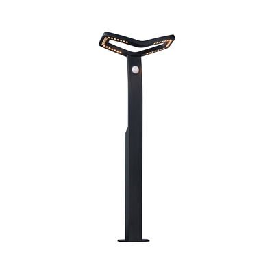 Zwarte LED-buitenlamp met bewegingssensor en modern Y-vormig metalen ontwerp voor tuin.