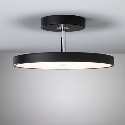 Moderne plafondlamp met zwart metalen frame en witte diffuser voor woonkamerverlichting