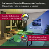 Salon moderne avec lampe LED réglable blanc et RGBW offrant 16 millions de couleurs lumineuses