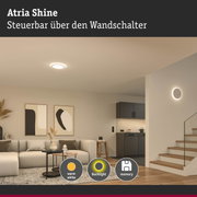 Atria Shine Deckenleuchte in Weiß mit warmweißem Licht und Backlight-Funktion im modernen Wohnzimmer