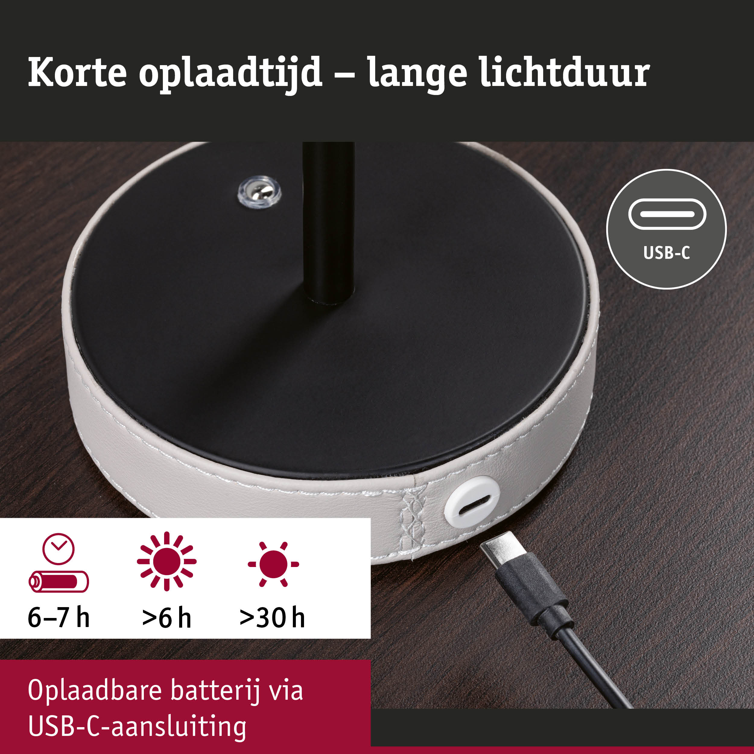 Oplader met USB-C aansluiting en witte leren bekleding, korte oplaadtijd en lange lichtduur