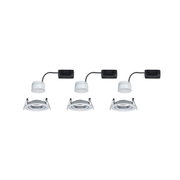 Drie witte LED-inbouwspots met zwarte driver en zilveren reflector voor moderne kamerverlichting