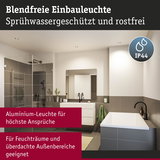Blendfreie Aluminium-Einbauleuchte in modernem Badezimmer mit grauen Fliesen und weißer Badewanne