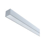 Schlanke LED-Deckenleuchte aus silbernem Aluminium mit weißem Diffusor für moderne Innenräume