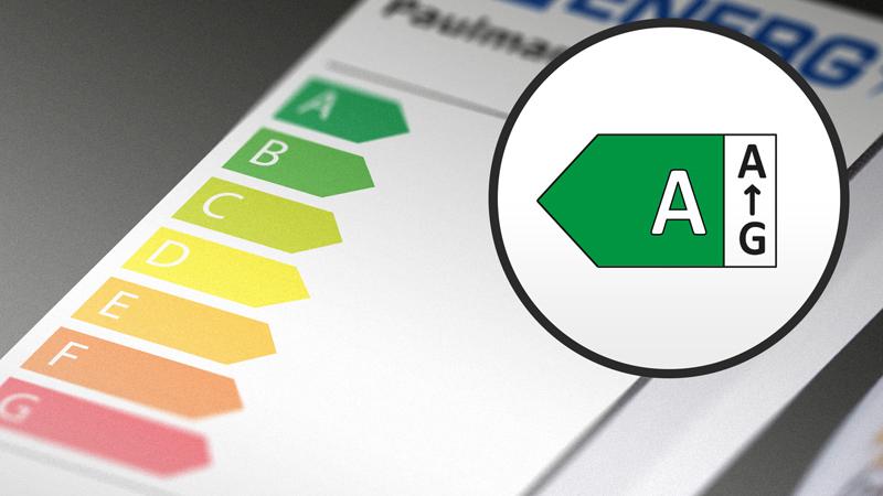 Nahaufnahme eines Energieeffizienzlabels mit grüner Klasse A für energiesparende Beleuchtung.