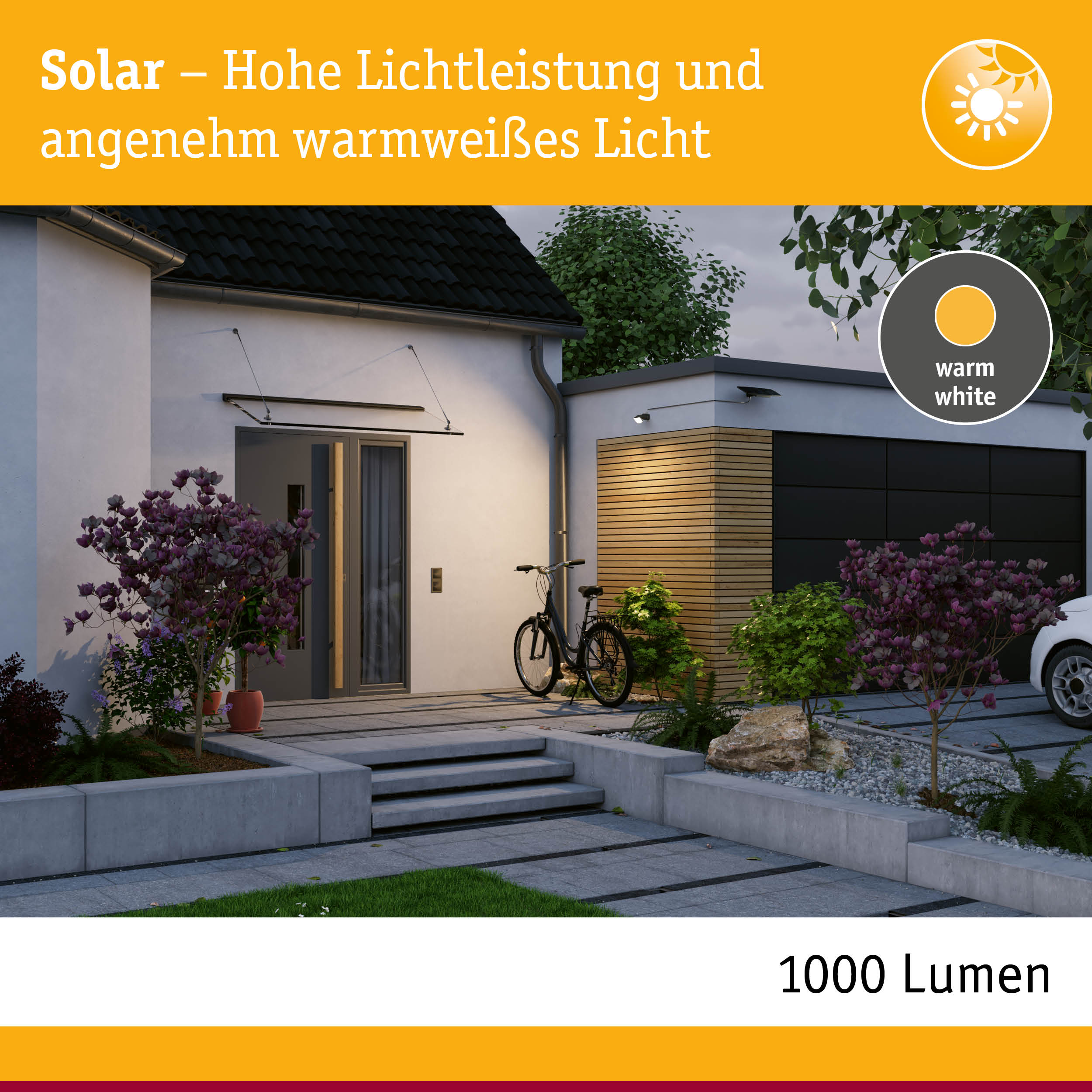 Solarleuchte mit hoher Lichtleistung und warmweißem Licht an modernem Haus mit Garten