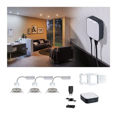 Ensemble de spots encastrés LED intelligents avec cadre blanc et commande pour éclairage moderne.