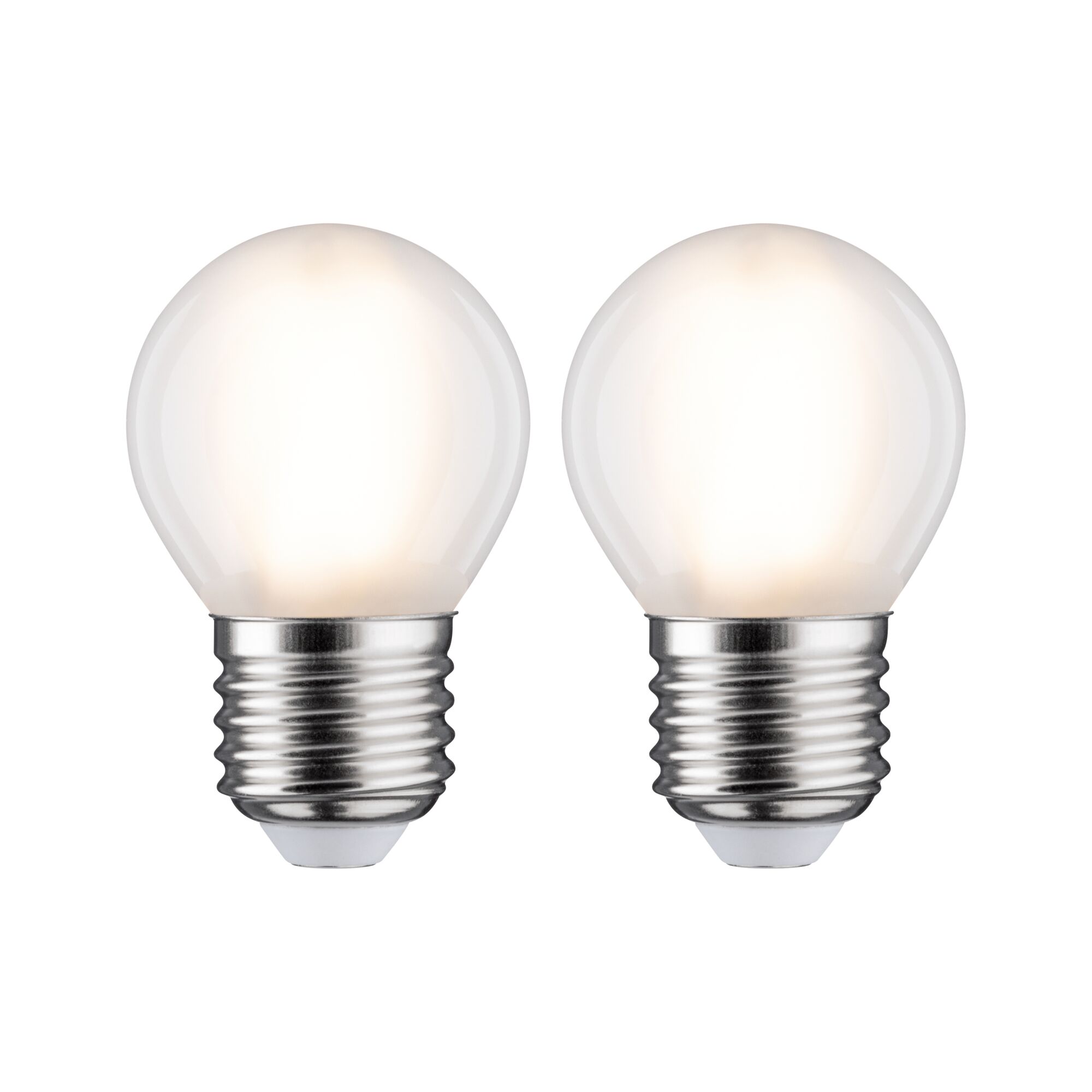 Zwei kleine LED-Leuchtmittel mit mattweißer Glaskugel und E27-Fassung für energiesparende Beleuchtung