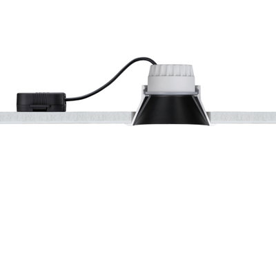 Zwart-witte LED-inbouwspot in wit plafond met kabel en driver voor moderne verlichting