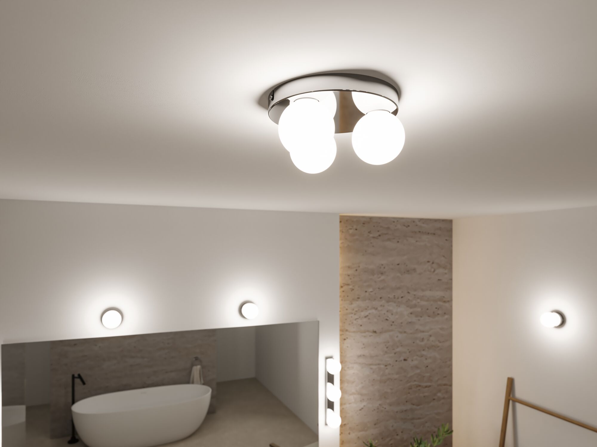Plafonnier moderne avec quatre globes en verre blanc et cadre chromé dans une salle de bain élégante.