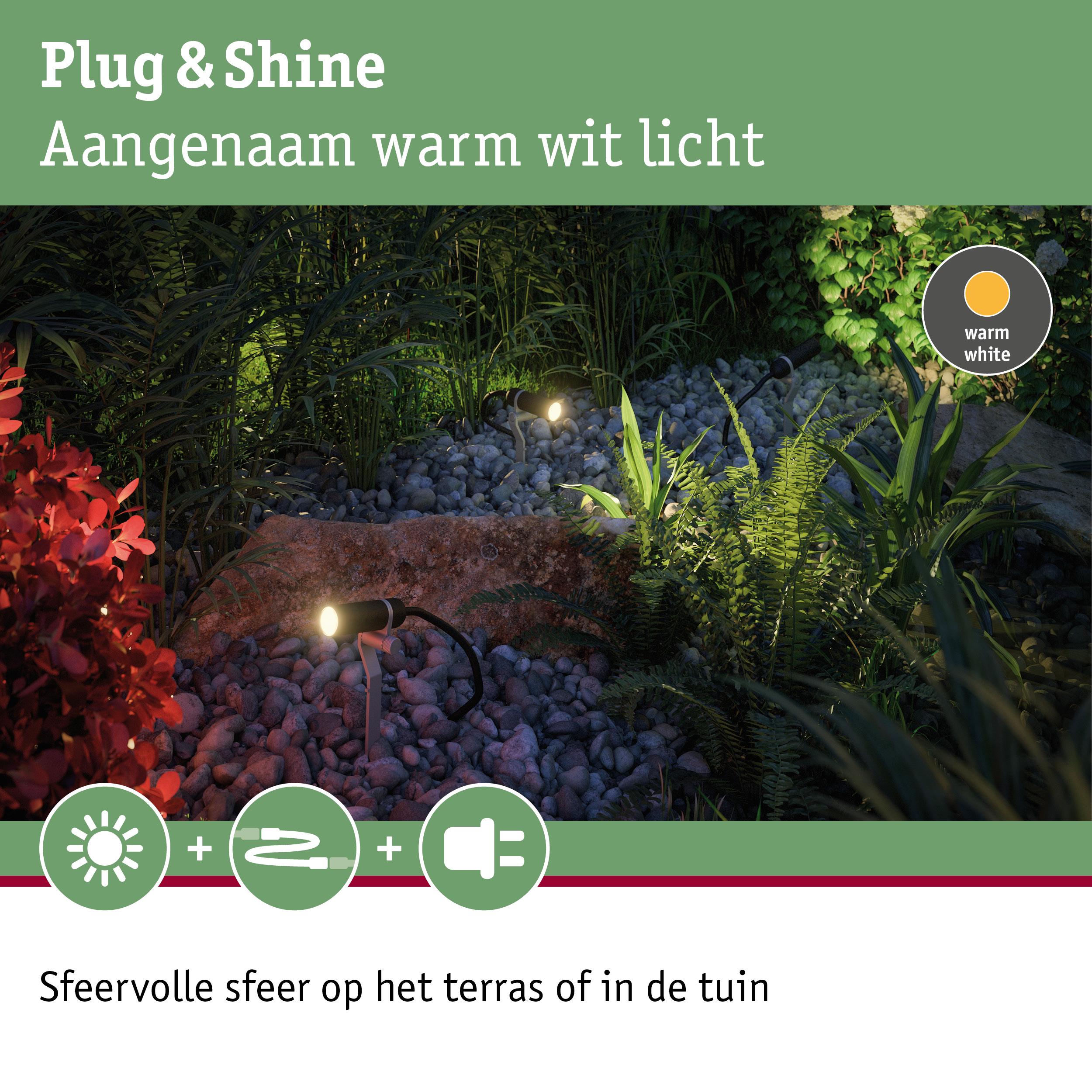 Buitenspots met warm wit licht op stenen en planten voor sfeervolle tuinverlichting