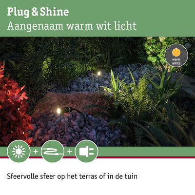 Buitenspots met warm wit licht op stenen en planten voor sfeervolle tuinverlichting