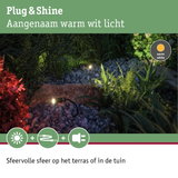Buitenspots met warm wit licht op stenen en planten voor sfeervolle tuinverlichting
